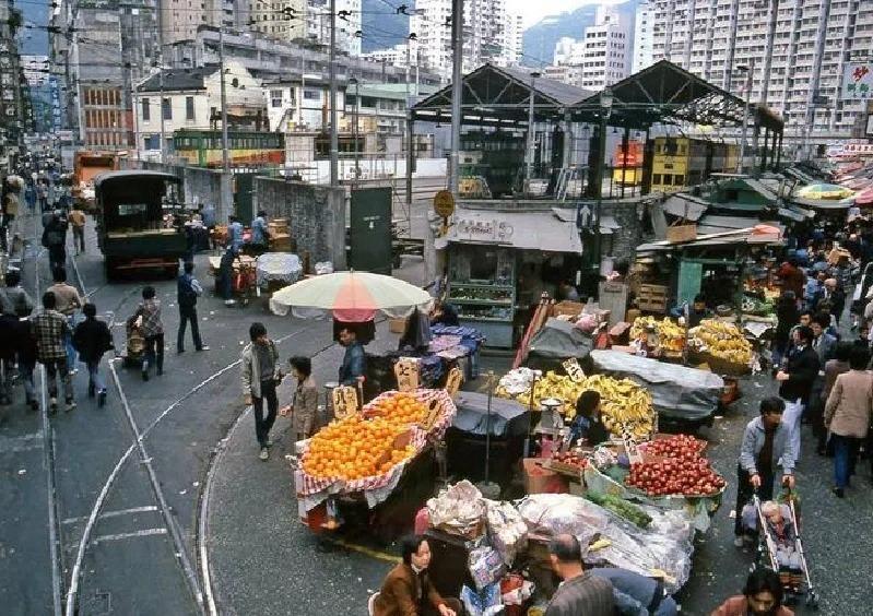 盘中必读|今日共44股涨停，三大指数均跌超1%，人形机器人逆势大涨|界面新闻 · 证券